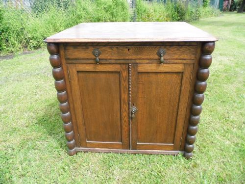 oak storage cupboard - CATEGORY: ANTIQUE CUPBOARDS - DATED 1890