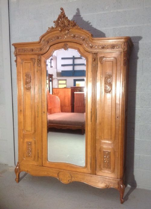 CARVED OAK FRENCH ARMOIRE - ADDITIONAL PHOTO 1