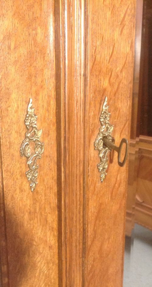 FRENCH OAK ARMOIRE - ADDITIONAL PHOTO 3