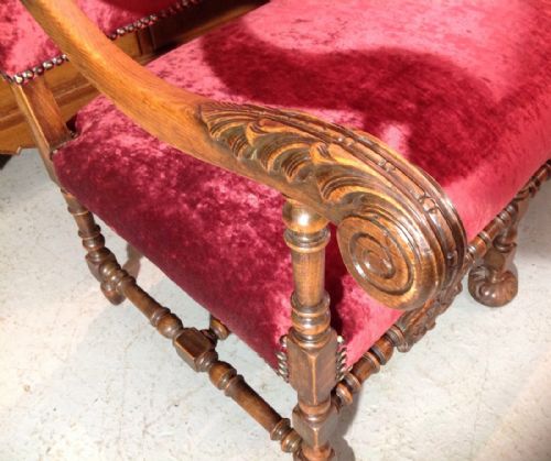 CARVED FRENCH WALNUT BENCH - ADDITIONAL PHOTO 5