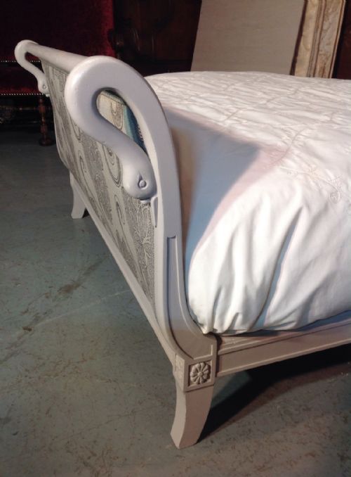 FRENCH 34 SIZE PAINTED BED WITH SWAN DETAILING - ADDITIONAL PHOTO 3
