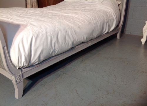 FRENCH 34 SIZE PAINTED BED WITH SWAN DETAILING - ADDITIONAL PHOTO 4