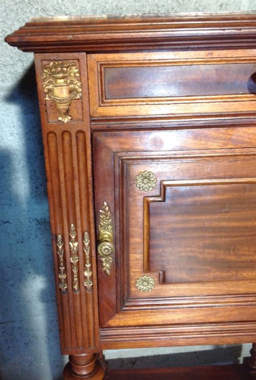 PAIR OF MAHOGANY BEDSIDE CABINETS - ADDITIONAL PHOTO 6