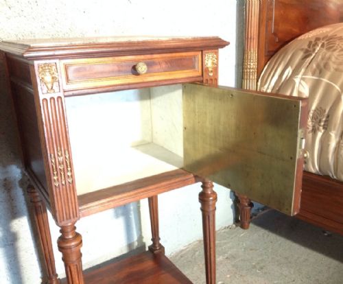 PAIR OF MAHOGANY BEDSIDE CABINETS - ADDITIONAL PHOTO 10