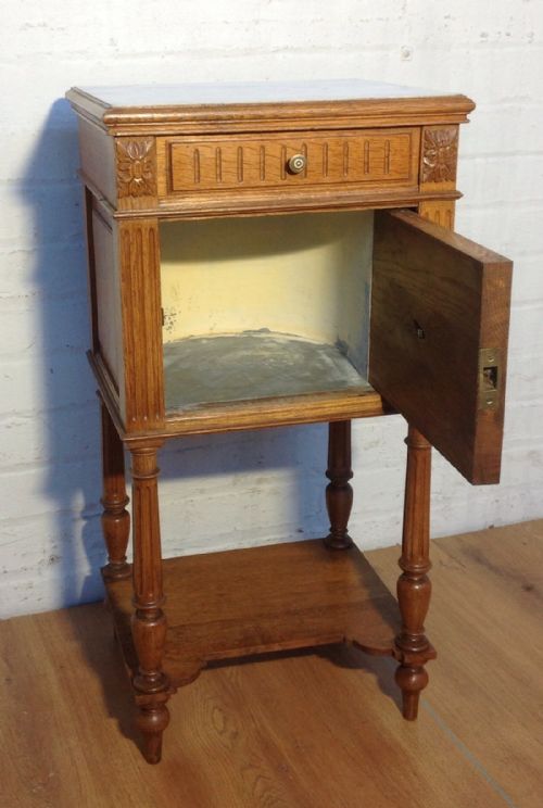 FRENCH OAK BEDSIDE CABINET - ADDITIONAL PHOTO 5