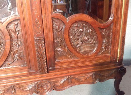 CARVED WALNUT FRENCH ARMOIRE - ADDITIONAL PHOTO 4