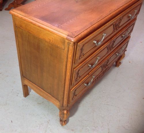 CARVED OAK FRENCH CHEST - ADDITIONAL PHOTO 7
