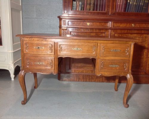 FRENCH OAK DRESSING TABLE - ADDITIONAL PHOTO 2