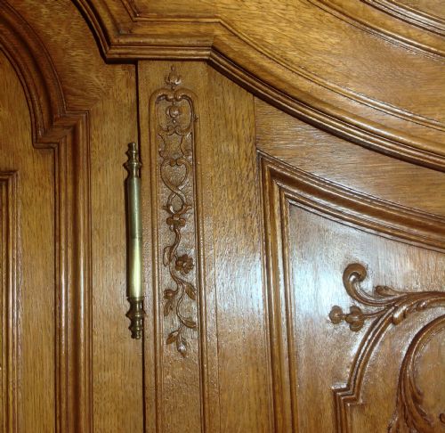 ORNATELY CARVED FRENCH OAK ARMOIRE - ADDITIONAL PHOTO 9