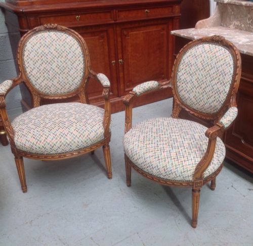 SET OF 4 WALNUT FRENCH ARMCHAIRS - ADDITIONAL PHOTO 2