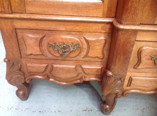 CARVED OAK FRENCH TRIPLE ARMOIRE - ADDITIONAL PHOTO 8