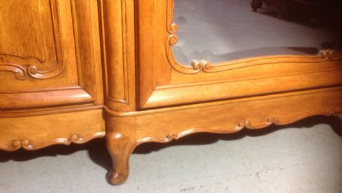 BREAKFRONT OAK FRENCH ARMOIRE - ADDITIONAL PHOTO 6