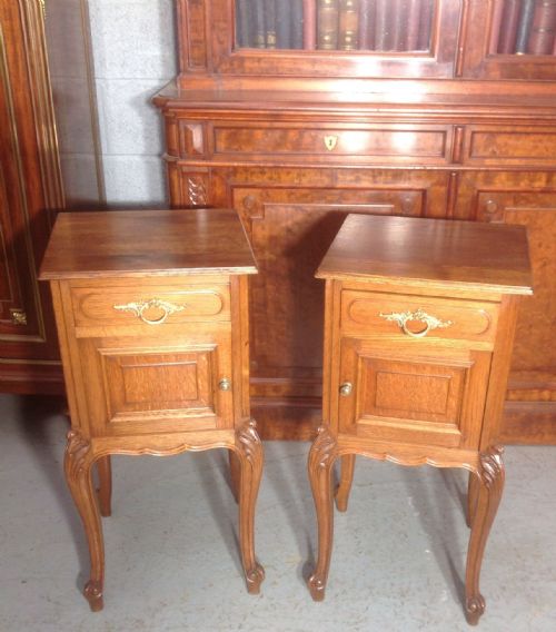 PAIR OF OAK OAK FRENCH BEDSIDE CABINETS - ADDITIONAL PHOTO 7