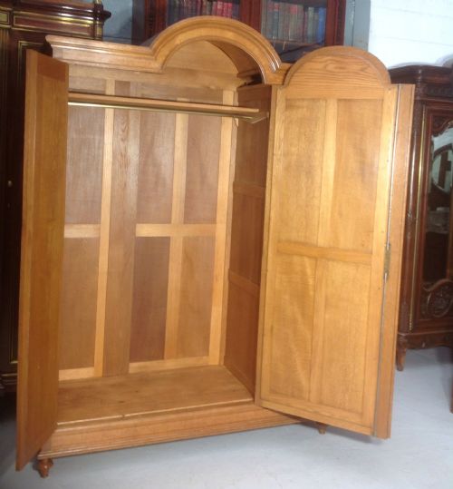 CARVED OAK FRENCH ARMOIRE - ADDITIONAL PHOTO 6