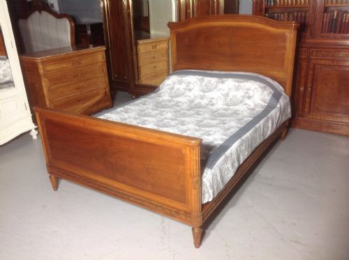 kingsize walnut french bed - CATEGORY: ANTIQUE BEDS - DATED 1920