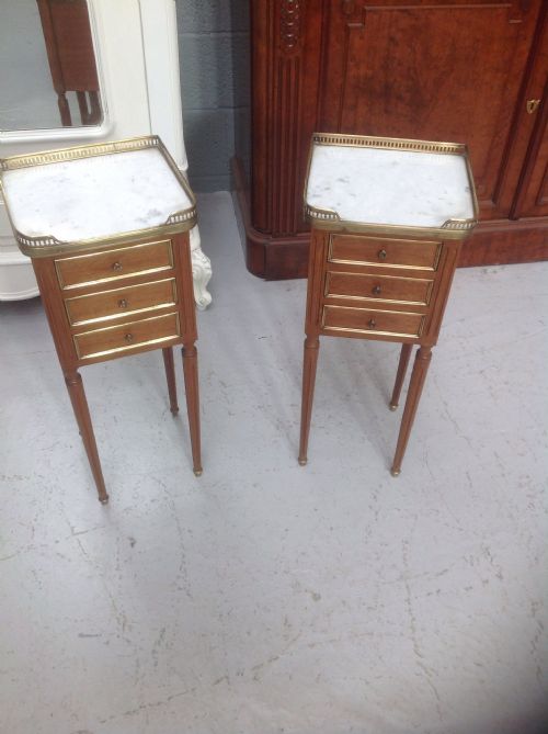 pair of brass and mahogany bedside cabinets - CATEGORY: ANTIQUE CABINETS - DATED 1920
