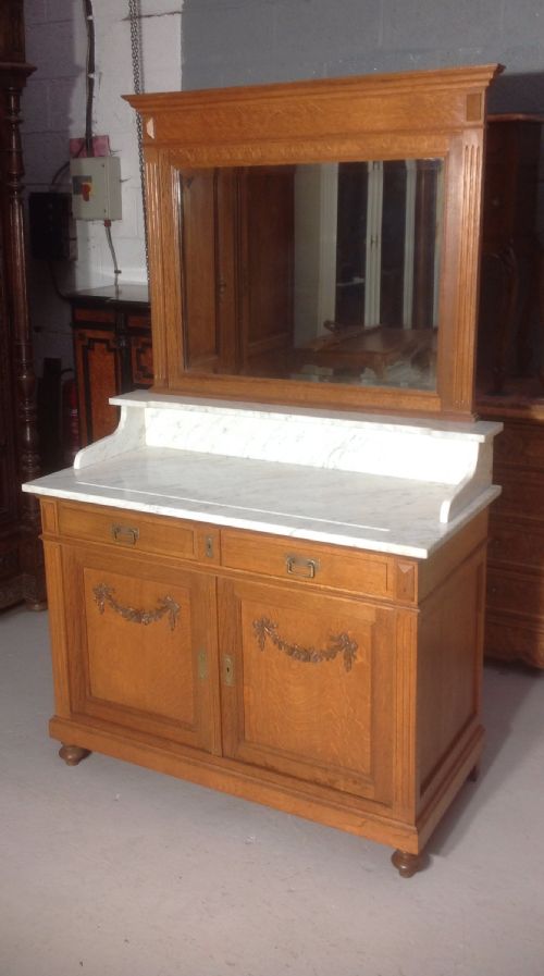 carved oak french washstand - CATEGORY: ANTIQUE FURNITURE - DATED 1920