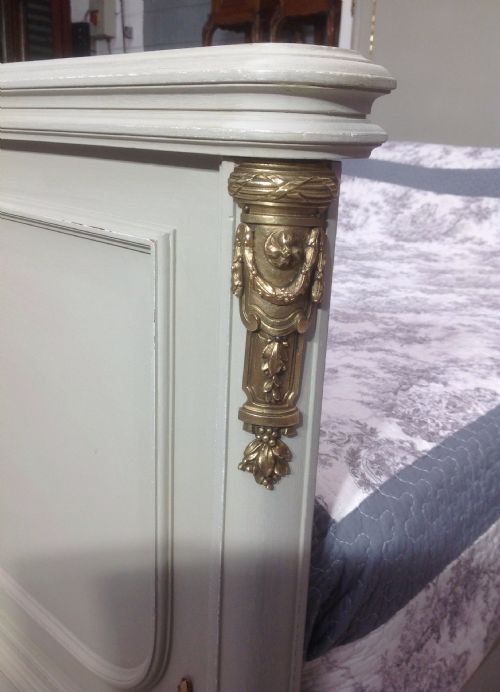 PAINTED FRENCH BED WITH BRASS DETAILING - ADDITIONAL PHOTO 7