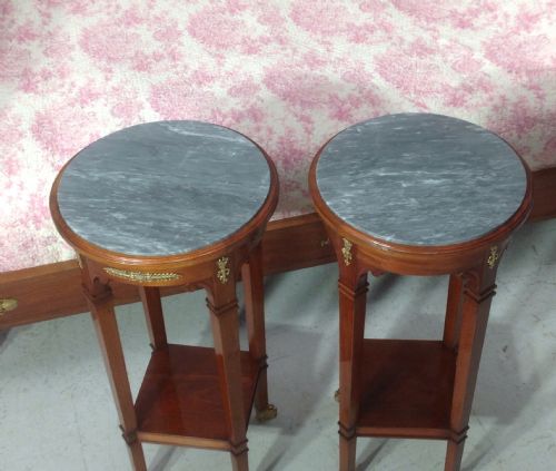 STUNNING PAIR OF MAHOGANY FRENCH BEDSIDE CABINETS - ADDITIONAL PHOTO 7