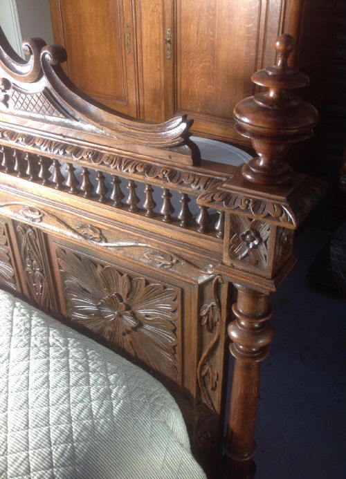CARVED OAK FRENCH BRETON BED - ADDITIONAL PHOTO 11