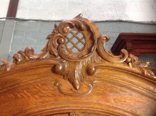 CARVED OAK FRENCH ARMOIRE - ADDITIONAL PHOTO 4