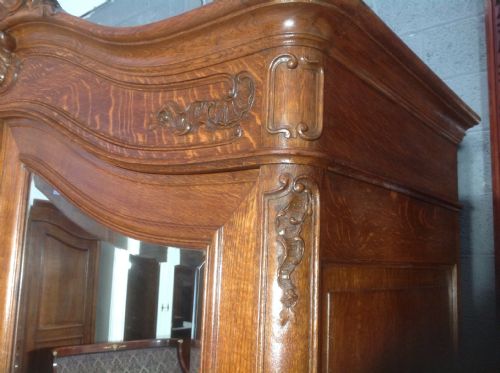 CARVED OAK FRENCH ARMOIRE - ADDITIONAL PHOTO 5