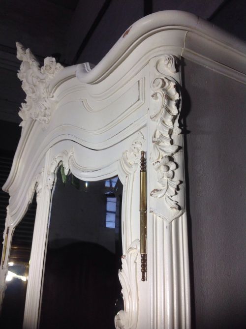 PAINTED FRENCH CARVED ARMOIRE - ADDITIONAL PHOTO 4