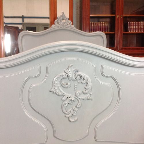 PAINTED FRENCH CARVED KINGSIZE BED - ADDITIONAL PHOTO 2