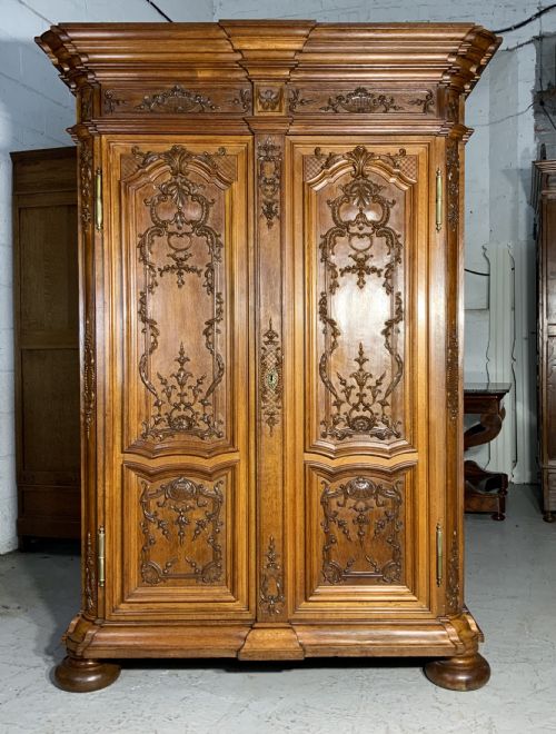 OUTSTANDING CARVED FRENCH ARMOIRE - ADDITIONAL PHOTO 1