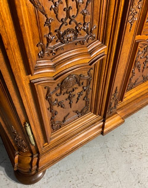 OUTSTANDING CARVED FRENCH ARMOIRE - ADDITIONAL PHOTO 15