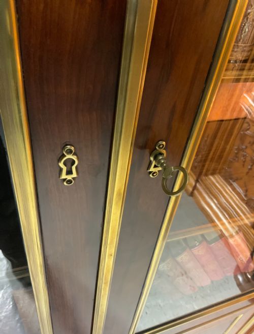 BRASS AND MAHOGANY FRENCH BOOKCASE - ADDITIONAL PHOTO 5
