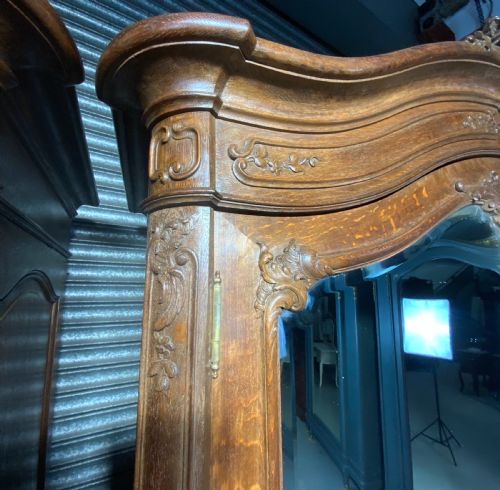STUNNING PAIR OF FRENCH CARVED OAK ARMOIRES - ADDITIONAL PHOTO 11