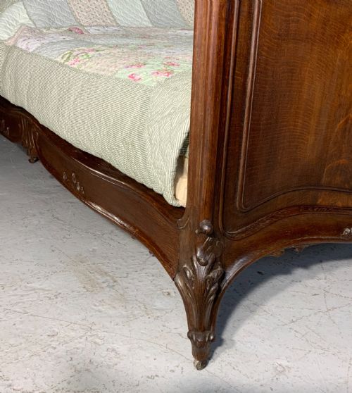 OUTSTANDING CARVED OAK SUPER KINGSIZE BED AND MATCHING BEDSIDE CABINETS - ADDITIONAL PHOTO 4