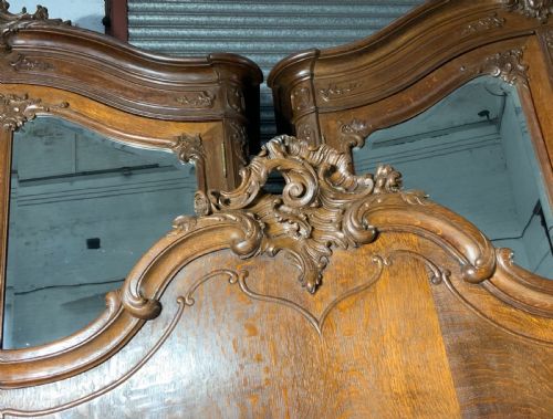 OUTSTANDING CARVED OAK SUPER KINGSIZE BED AND MATCHING BEDSIDE CABINETS - ADDITIONAL PHOTO 12