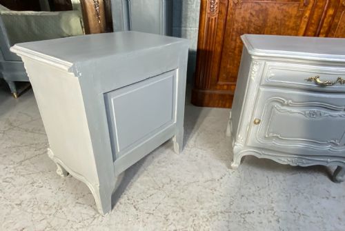 PAIR OF PAINTED FRENCH BEDSIDE CABINETS - ADDITIONAL PHOTO 3