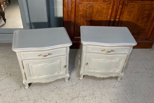PAIR OF PAINTED FRENCH BEDSIDE CABINETS - ADDITIONAL PHOTO 5