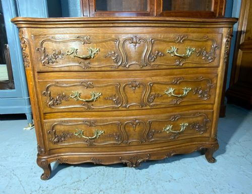 carved oak french commode chest of drawers - CATEGORY: ANTIQUE CHEST OF DRAWERS - DATED 1920