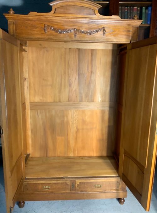CARVED OAK FRENCH ARMOIRE - ADDITIONAL PHOTO 5