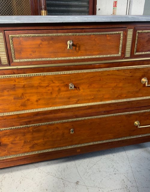 FRENCH MAHOGANY COMMODE WITH BRASS DETAILING - ADDITIONAL PHOTO 8