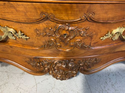 STUNNING CARVED FRENCH WALNUT BOMBE STYLE COMMODE - ADDITIONAL PHOTO 1
