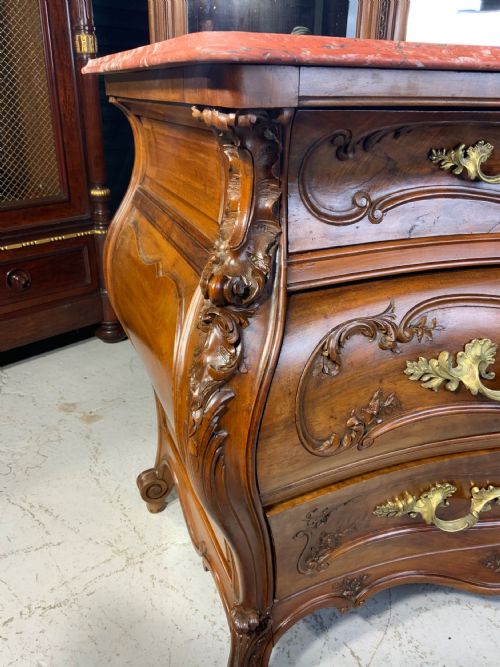 STUNNING CARVED FRENCH WALNUT BOMBE STYLE COMMODE - ADDITIONAL PHOTO 7