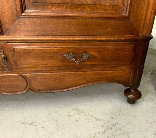 LARGE FRENCH OAK ARMOIRE WITH PANELLED DOORS - ADDITIONAL PHOTO 4