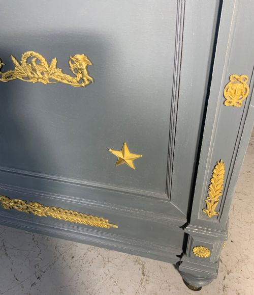 PAINTED FRENCH DOUBLE BED WITH BRASS EMBELLISHMENTS - ADDITIONAL PHOTO 3