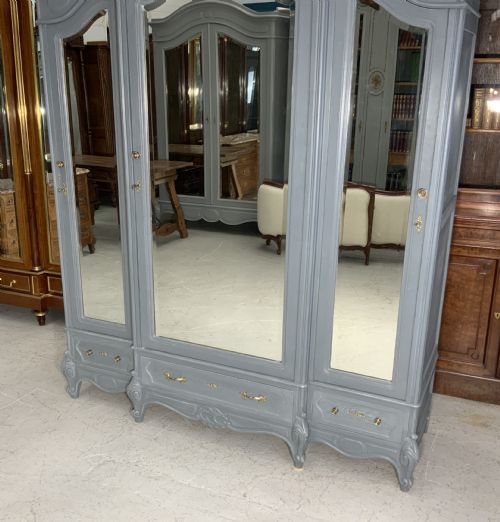 PAINTED FRENCH TRIPLE ARMOIRE IN DOWNPIPE GREY - ADDITIONAL PHOTO 1
