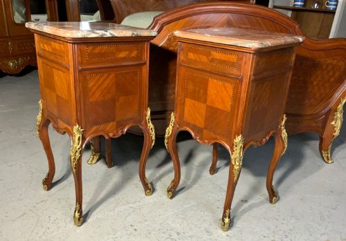STUNNING FRENCH KING SIZE BED AND MATCHING BEDSIDE CABINETS - ADDITIONAL PHOTO 9