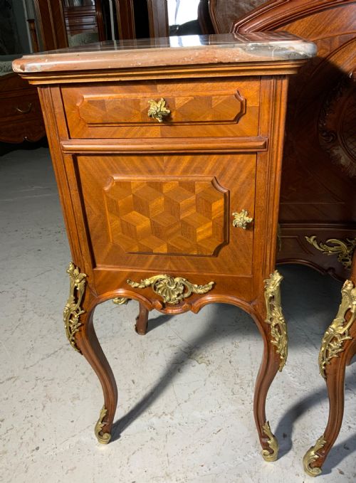 STUNNING FRENCH KING SIZE BED AND MATCHING BEDSIDE CABINETS - ADDITIONAL PHOTO 12