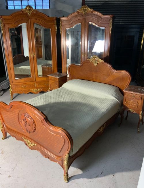 STUNNING FRENCH KING SIZE BED AND MATCHING BEDSIDE CABINETS - ADDITIONAL PHOTO 13