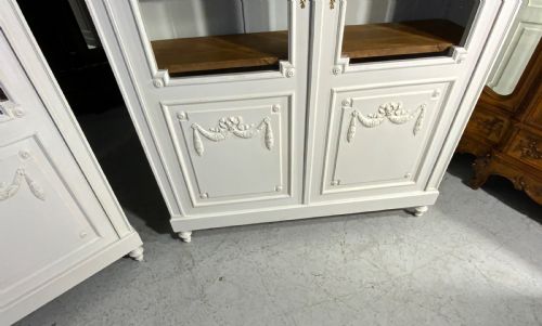 MATCHING PAIR OF PAINTED FRENCH BOOKCASES - ADDITIONAL PHOTO 9