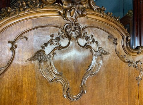 OUTSTANDING FRENCH CARVED OAK BEDROOM SUITE - ADDITIONAL PHOTO 14