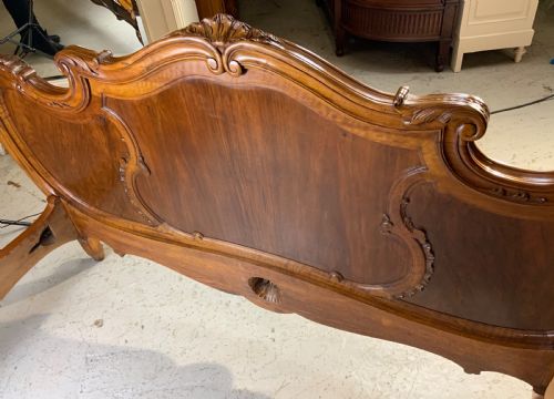 STUNNING CARVED WALNUT FRENCH KING SIZE BED WITH MATCHING BEDSIDE CABINETS - ADDITIONAL PHOTO 5